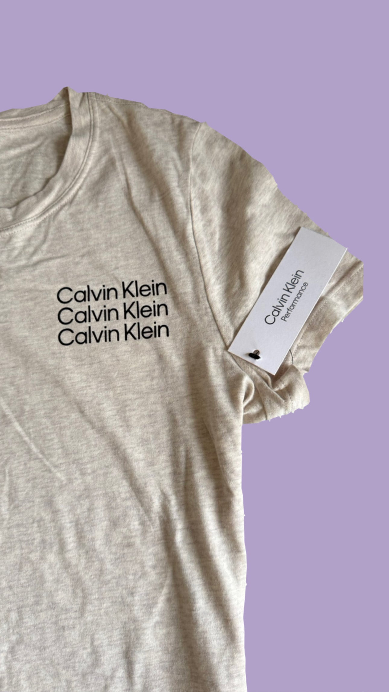 camiseta babylook adulto ♡  calvin klein