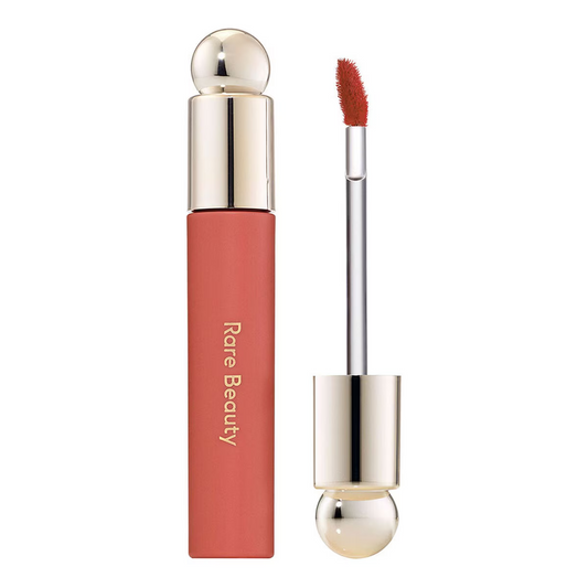 Gloss labial com cor Rare Beauty By ♡ Selena Gomez